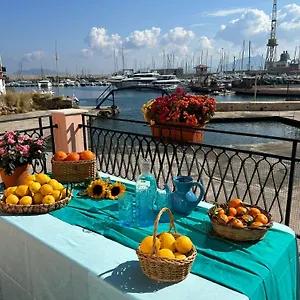 Casa Fronte Mare , Palermo Italia